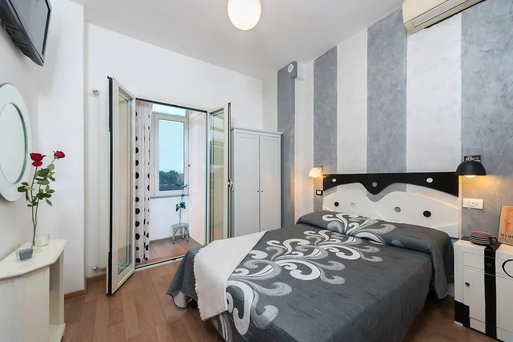 Bed & Breakfast El Trotamundo Bed and Breakfast Roma Italia